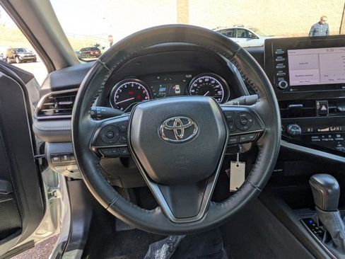 Used 2022 Toyota Camry SE w/ Carpet Mat Package (TMS) image 18