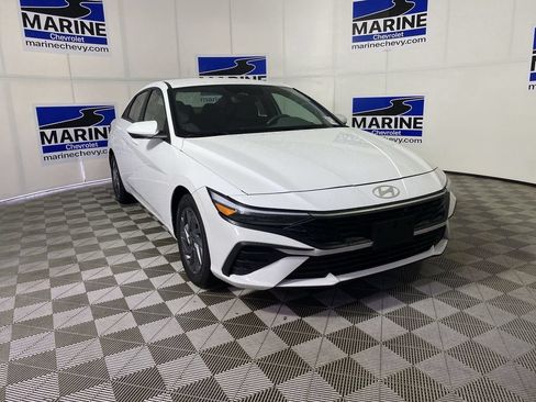 Used 2024 Hyundai Elantra Blue FWD image 1