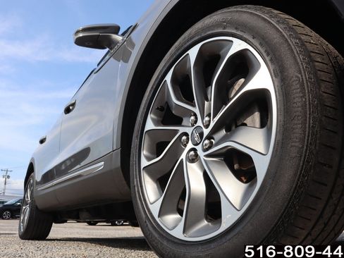 Used 2022 Lincoln Nautilus Reserve image 12