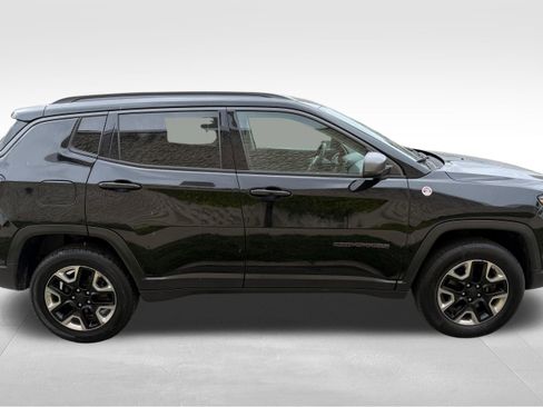 Used 2017 Jeep Compass Trailhawk w/ Leather Interior Group AWD/4WD image 4