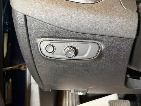 Used 2019 Chevrolet Equinox LT AWD/4WD image 17