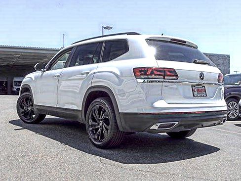 Used 2022 Volkswagen Atlas SE w/ Panoramic Sunroof Package AWD/4WD image 7