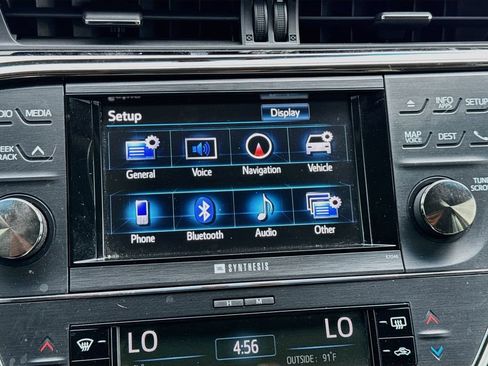Used 2013 Toyota Avalon Limited w/ Technology Pkg FWD image 17