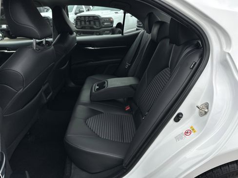 Used 2018 Toyota Camry SE image 20