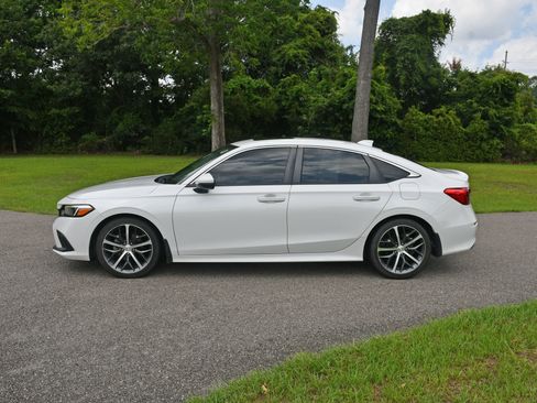 Used 2023 Honda Civic Touring image 2
