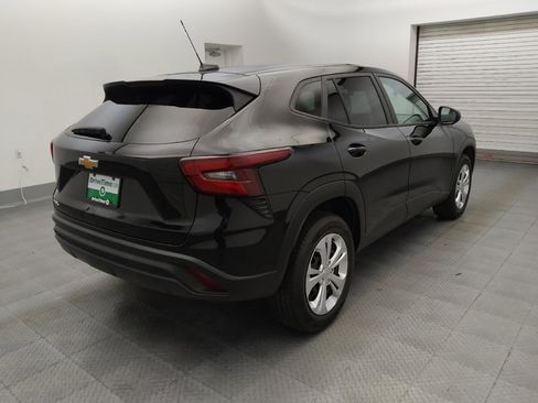 Used 2024 Chevrolet Trax LS w/ Driver Confidence Package FWD image 9