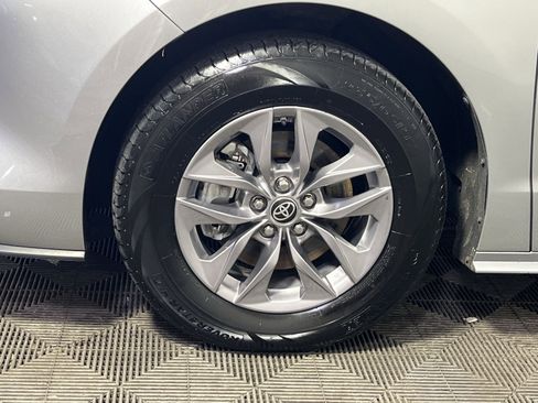 Used 2023 Toyota Sienna LE image 12