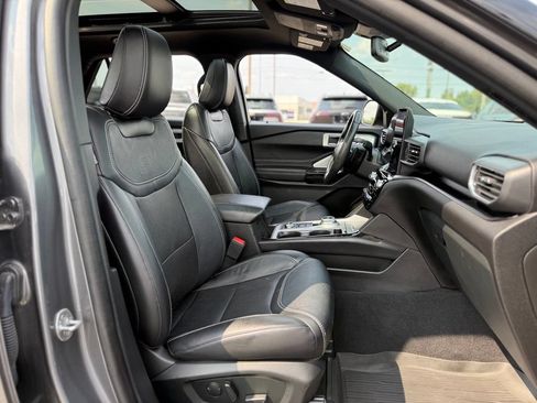 Certified 2023 Ford Explorer ST w/ Technology Package AWD/4WD image 17