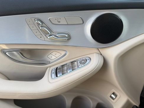 Used 2022 Mercedes-Benz GLC 300 image 29