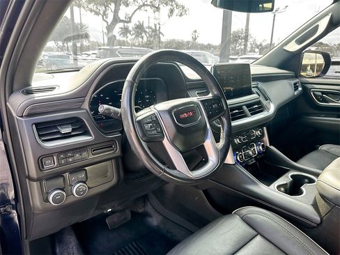 Used 2022 GMC Yukon SLT w/ SLT Premium Package image 10