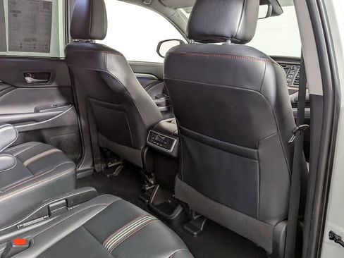 Used 2019 Toyota Highlander SE image 38