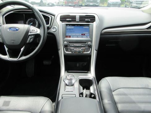 Used 2017 Ford Fusion Energi SE FWD image 16