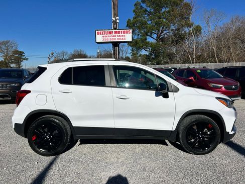Used 2020 Chevrolet Trax LT w/ Redline Edition FWD image 3
