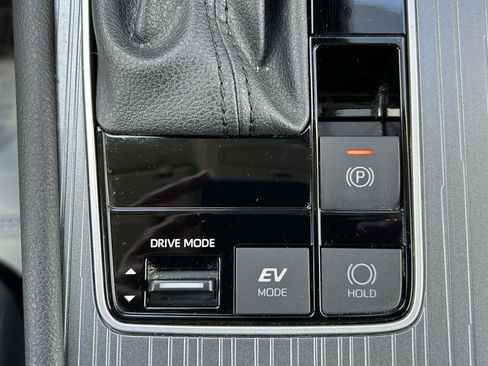 Certified 2025 Toyota Sienna LE FWD image 34