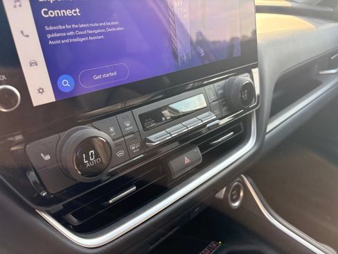 Used 2025 Toyota Grand Highlander AWD image 18