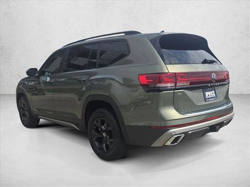 Used 2024 Volkswagen Atlas Peak Edition SE image 8
