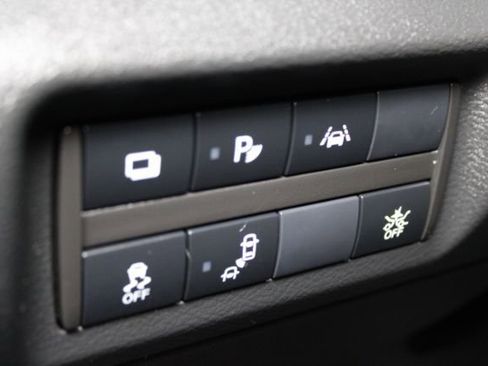 Used 2020 Nissan Kicks S image 12