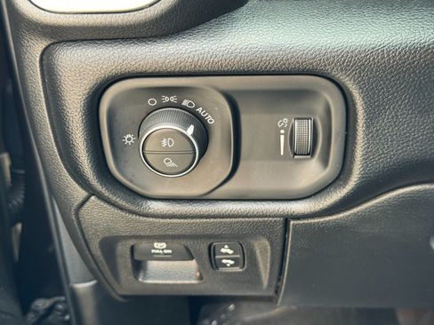 Used 2020 RAM 1500 Big Horn AWD/4WD image 16