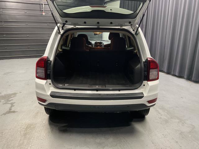 Used 2017 Jeep Compass Latitude AWD/4WD image 6