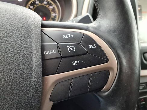 Used 2014 Jeep Cherokee Limited image 21