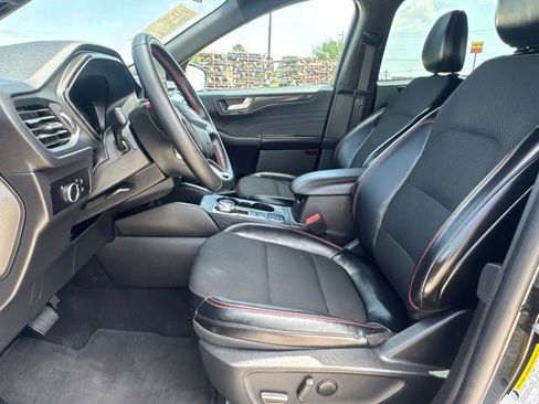 Used 2025 Ford Escape ST-Line AWD/4WD image 2