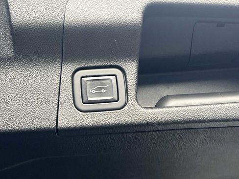 Used 2020 GMC Acadia SLE w/ Driver Convenience Package image 25