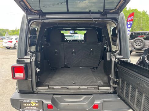 Used 2019 Jeep Wrangler Unlimited Sahara AWD/4WD image 14