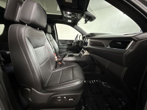 Used 2024 GMC Yukon Denali w/ Advanced Technology Package image 28