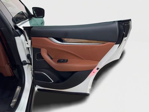 Used 2017 Maserati Levante S image 36