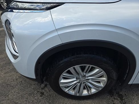 Used 2023 Mitsubishi Outlander ES AWD/4WD image 10