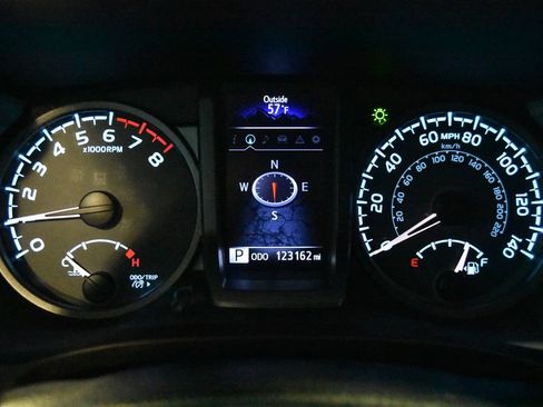 Used 2017 Toyota Tacoma TRD Off-Road image 17