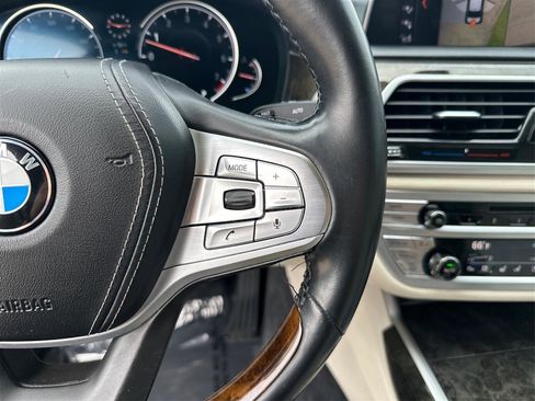Used 2019 BMW 740i w/ Executive Package RWD image 40