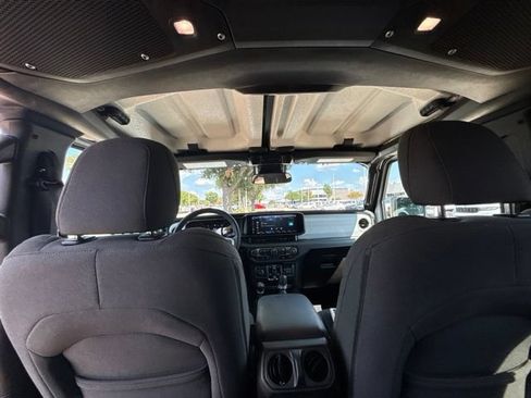 Used 2025 Jeep Wrangler Unlimited Sahara AWD/4WD image 13