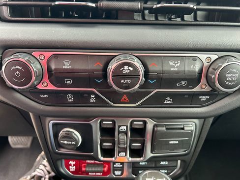 Used 2025 Jeep Wrangler Rubicon image 22