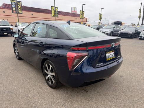 Used 2017 Toyota Mirai FWD image 4