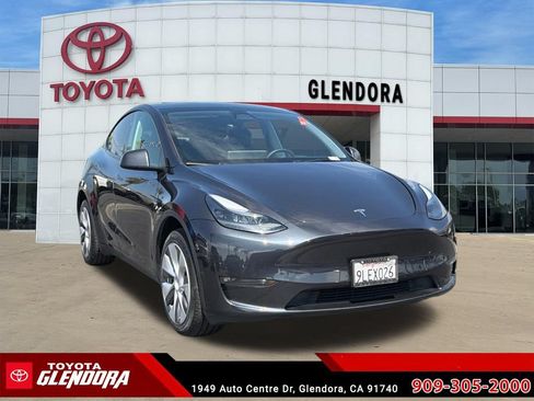 Used 2024 Tesla Model Y Long Range AWD/4WD image 2