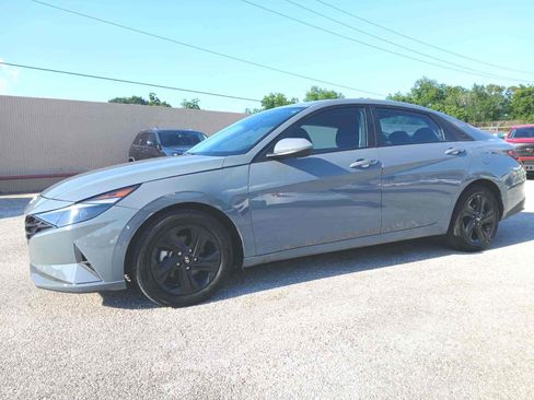 Used 2023 Hyundai Elantra SEL FWD image 3