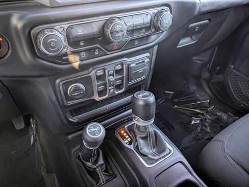 Used 2019 Jeep Wrangler Unlimited Sahara w/ Uconnect 4C Nav & Sound Group image 15