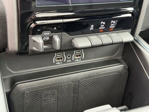 Used 2025 RAM 1500 Laramie w/ Sport Appearance Package image 32