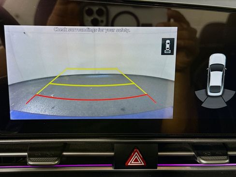 Used 2022 Hyundai Elantra Limited image 19