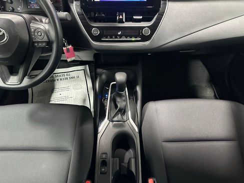 Used 2025 Toyota Corolla LE image 36
