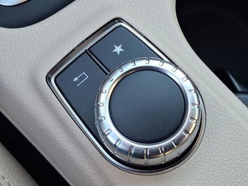 Used 2019 Mercedes-Benz GLA 250 4MATIC image 24