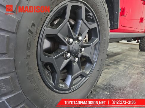 Used 2022 Jeep Gladiator Willys image 6