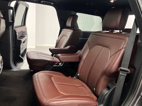 Used 2023 Ford Expedition Limited AWD/4WD image 18