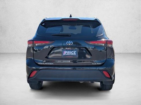 Used 2024 Toyota Highlander XLE image 6