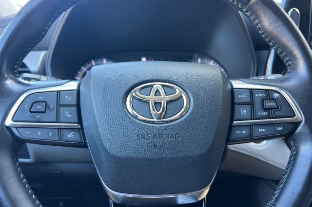 Used 2021 Toyota Highlander LE FWD image 27