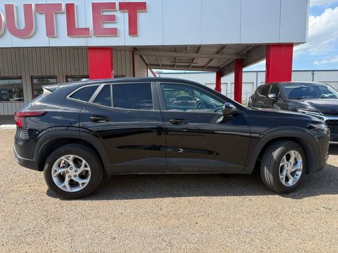 Used 2025 Chevrolet Trax LS w/ LS Convenience Package FWD image 3