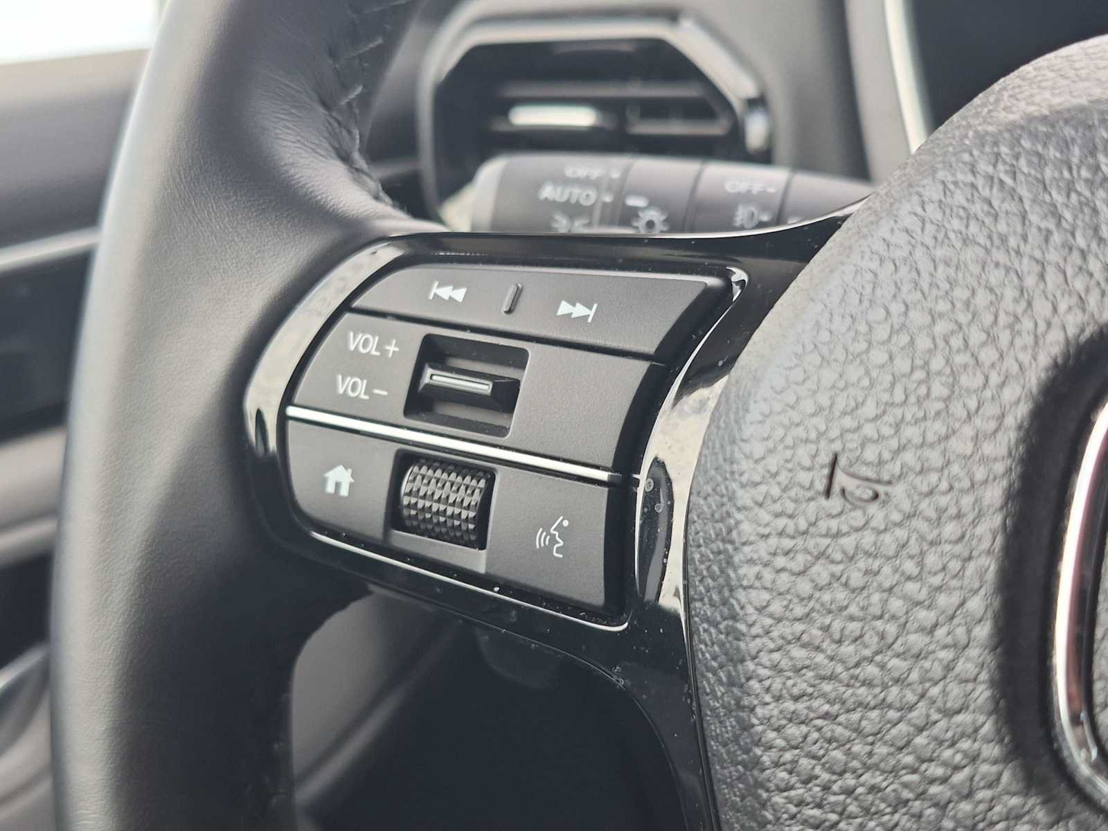Certified 2025 Honda Pilot Touring image 24