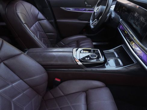 Used 2023 BMW 740i RWD image 12