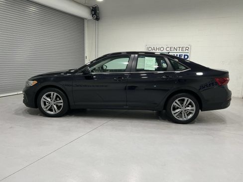 Used 2024 Volkswagen Jetta SE FWD image 5
